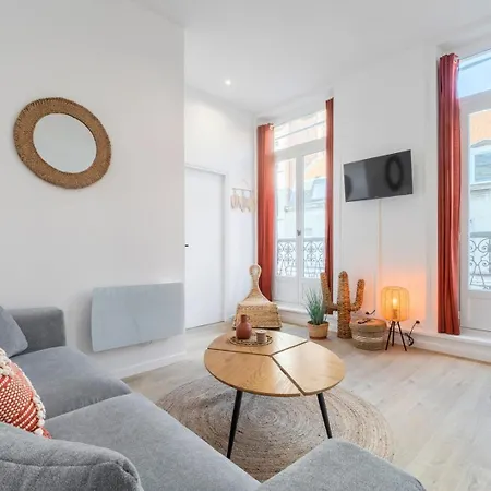 Lejlighed Centre Comfortable, Equipped Apartment!