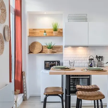 Centre Comfortable, Equipped Apartment! * Λιλ