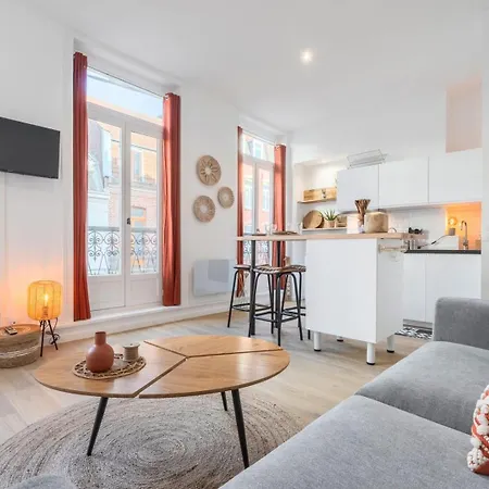 Centre Comfortable, Equipped Apartment! *